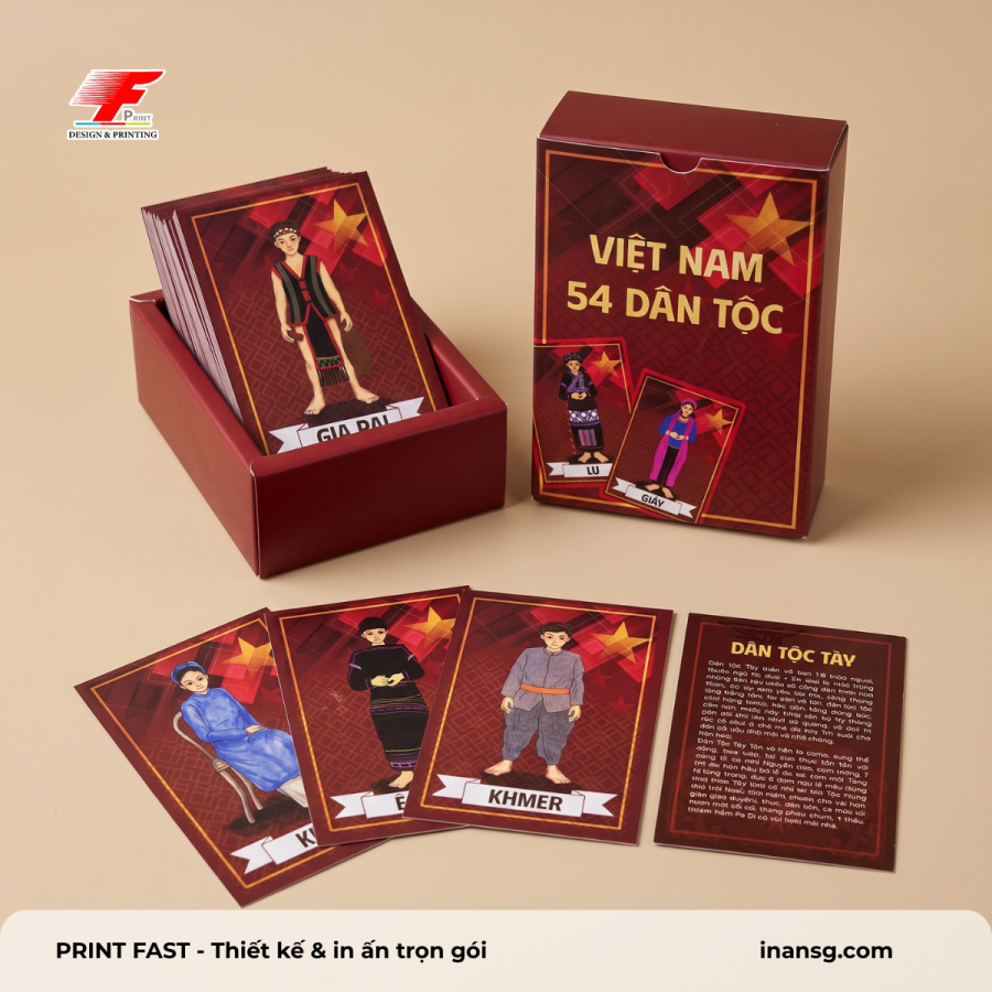 Công nghệ in kỹ thuật số giúp thông tin lịch sử chữ nhỏ trên lá bài sắc nét, không mờ nhòe.