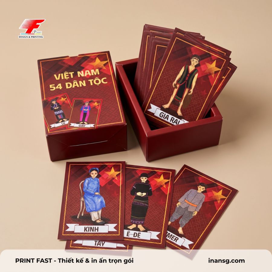 Chất liệu giấy in bài 54 lá cực kỳ cứng cáp, độ đàn hồi cao, khó gấp gãy khi tráo bài.