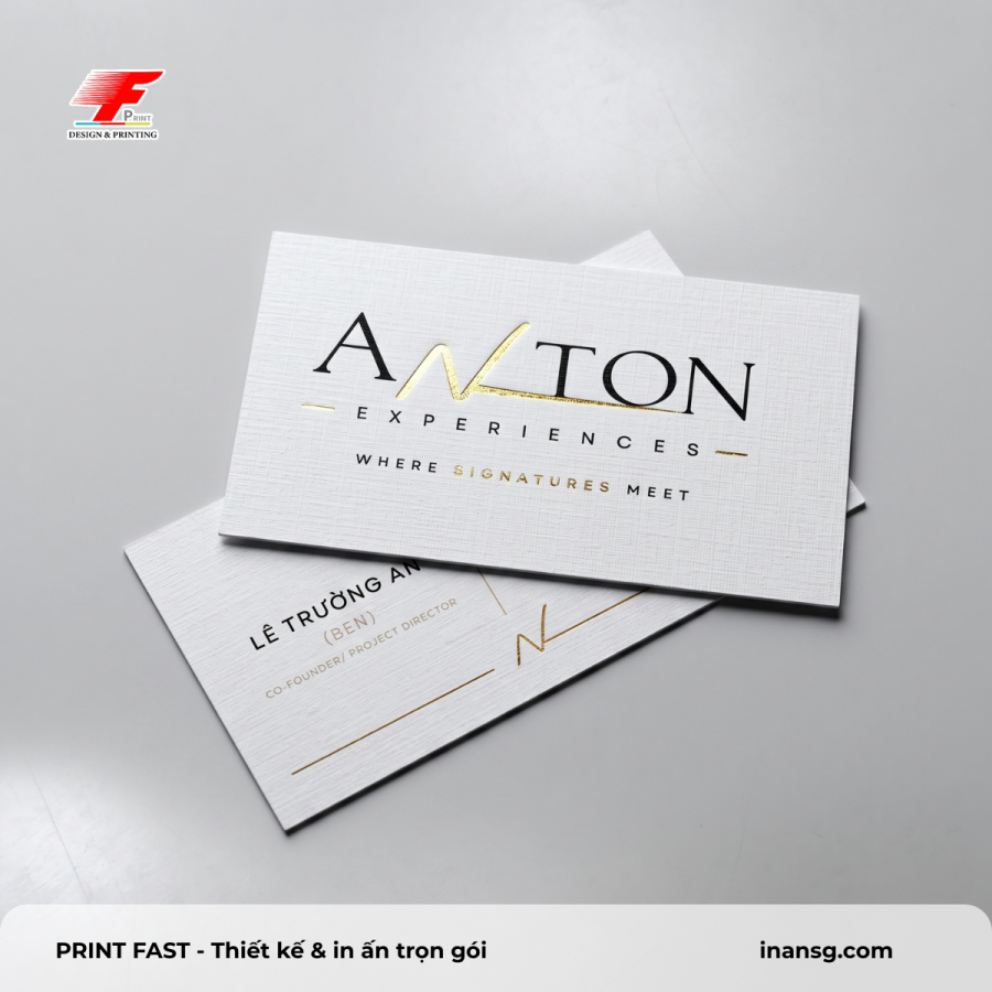 Mẫu in name card ép kim vàng sang trọng trên nền giấy mỹ thuật cao cấp tại Print Fast, sắc nét đến từng chi tiết hairline nhỏ nhất.